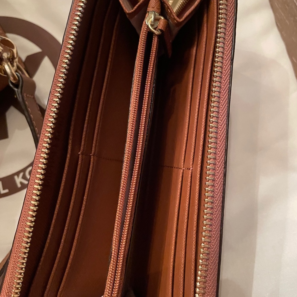 Michael Kors wallet and purse set - Picture 6 of 6